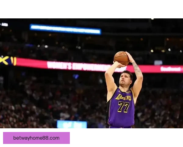 湖人雪上加霜 里夫斯二级拉伤将缺席常规赛 东契奇无限期休战加剧局势